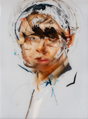 會見明也《自画像》令和7年（2025）　絵画科油画専攻卒業