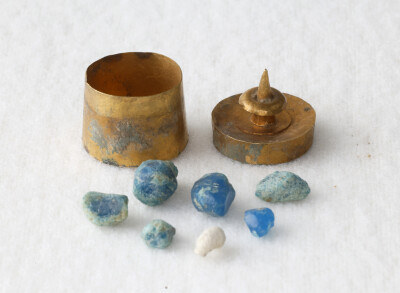 ストゥーパ型舎利容器（2～3世紀）納入物"