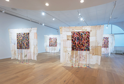 安田佐智種《Mothers' Daily Schedule》2024年 ザ・プランク（ニューヨーク）での展示風景