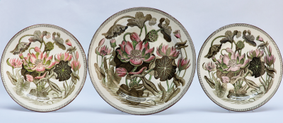 ウェッジウッドの平皿「ダーウィン・ウォーター・リリー」©Photo Michael Whiteway