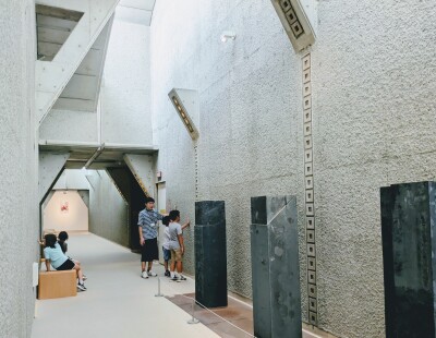 村田青葉／リサーチの様子（「Performance Residence in Museum 2025-26」より）